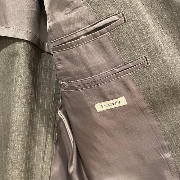 Grey UNIQLO suit in washable wool, never worn, size L - Picture 4 of 10